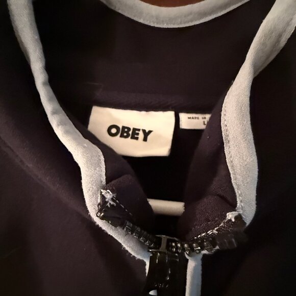 Obey jacket black, large. Soft material zipper pockets - Picture 2 of 6